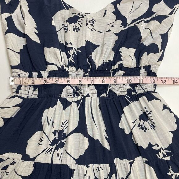 Tinsel Petite Floral-Print Flutter-Sleeve Tiered Maxi Dress Navy Blue and White - Picture 9 of 13